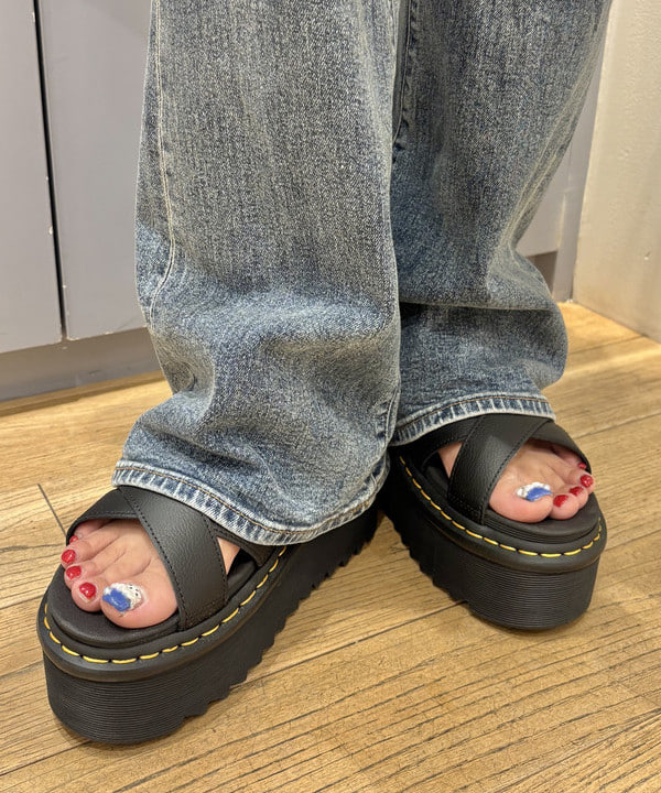 オカベ　アヤカさんの「BEAMS WOMEN｜■FRED PERRY / TAPED RINGER T-SHIRT」を使ったコーディネート