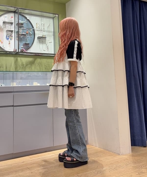 オカベ　アヤカさんの「BEAMS WOMEN｜■FRED PERRY / TAPED RINGER T-SHIRT」を使ったコーディネート