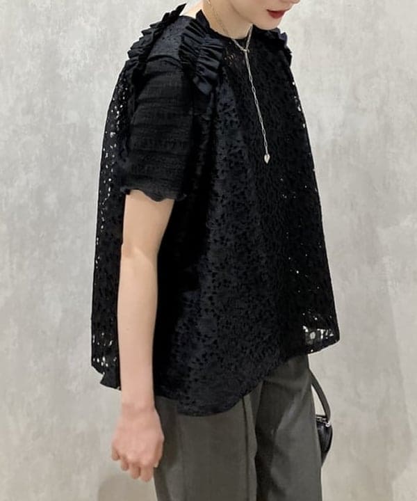 森本 理絵さんの「BEAMS WOMEN｜ストレッチ カプリ パンツ」を使ったコーディネート