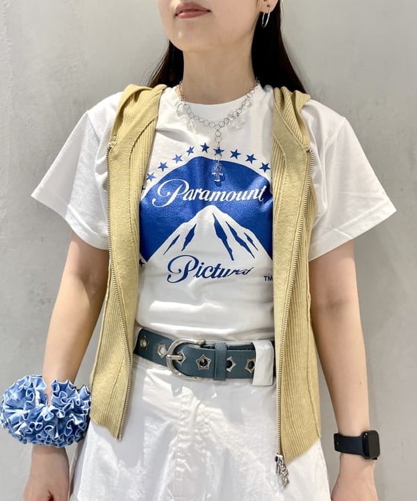 カタヤマ アヤさんの「BEAMS WOMEN｜フーディー ジップ ベスト」を使ったコーディネート