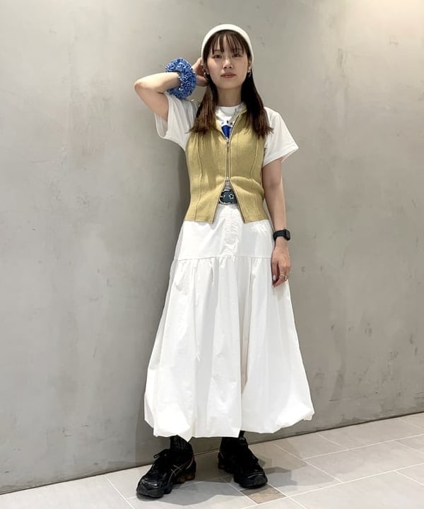 カタヤマ アヤさんの「BEAMS WOMEN｜フーディー ジップ ベスト」を使ったコーディネート