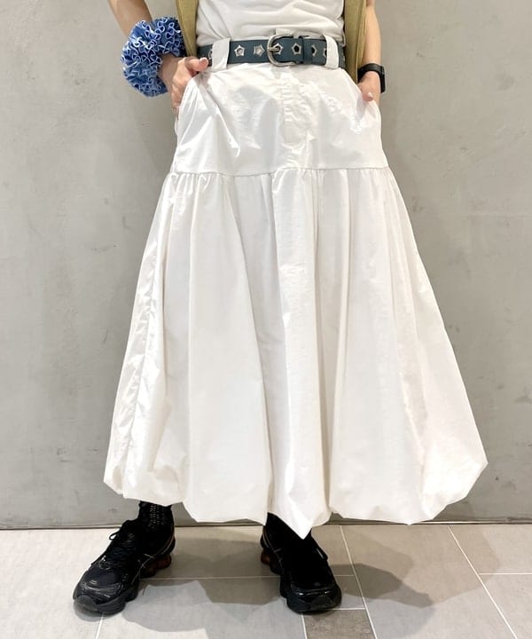 カタヤマ アヤさんの「BEAMS WOMEN｜フーディー ジップ ベスト」を使ったコーディネート