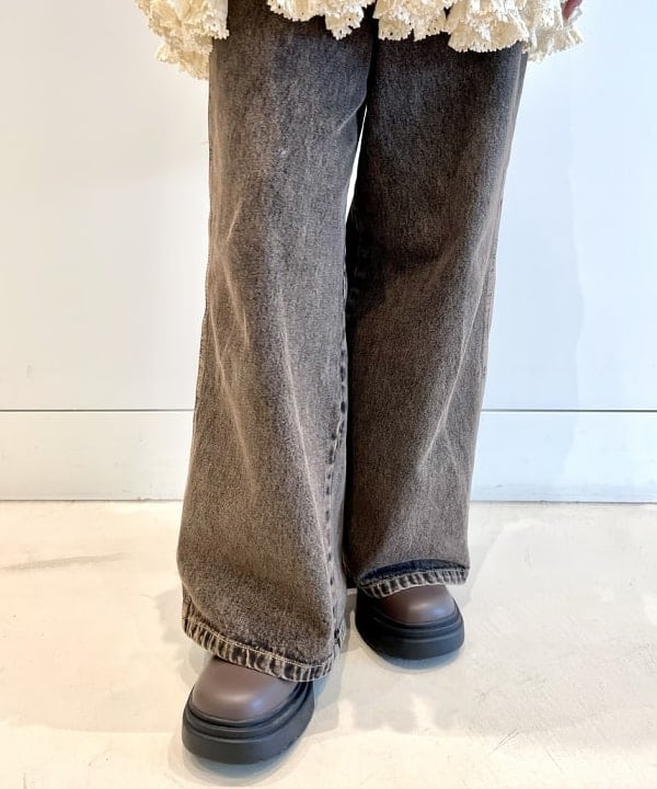 カタヤマ アヤさんの「BEAMS WOMEN｜リブ ギャザー オフショルダー Tシャツ」を使ったコーディネート