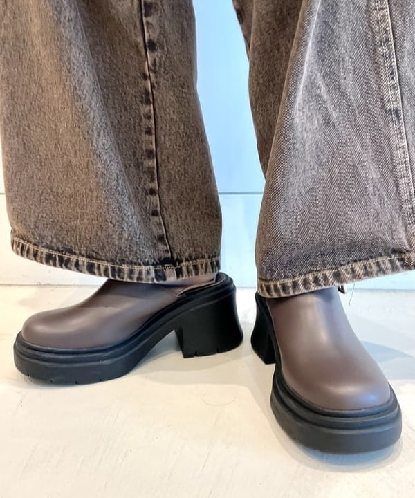 カタヤマ アヤさんの「BEAMS WOMEN｜リブ ギャザー オフショルダー Tシャツ」を使ったコーディネート