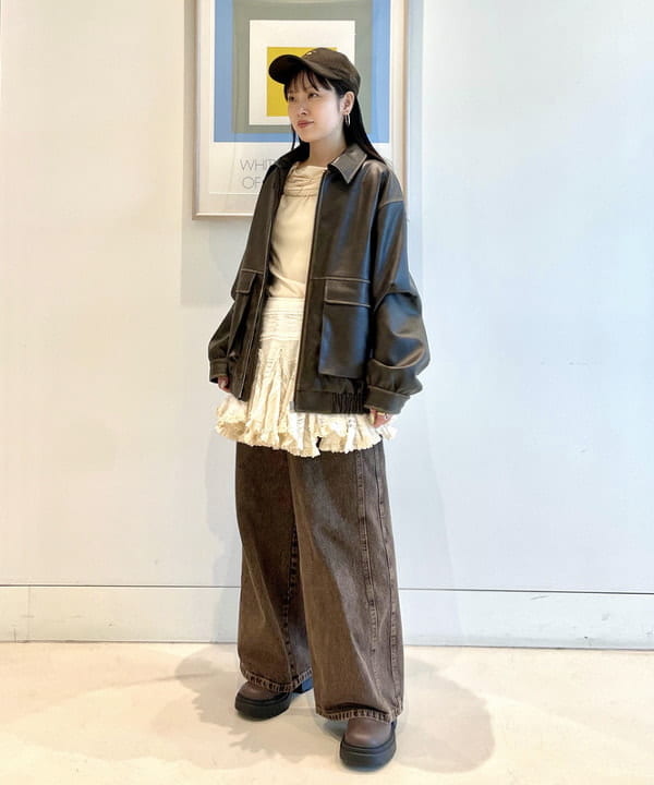 カタヤマ アヤさんの「BEAMS WOMEN｜リブ ギャザー オフショルダー Tシャツ」を使ったコーディネート