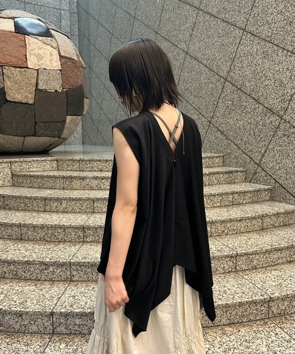 大槻 まひろさんの「BEAMS WOMEN｜RBS / テープ 刺繍 ジレ」を使ったコーディネート