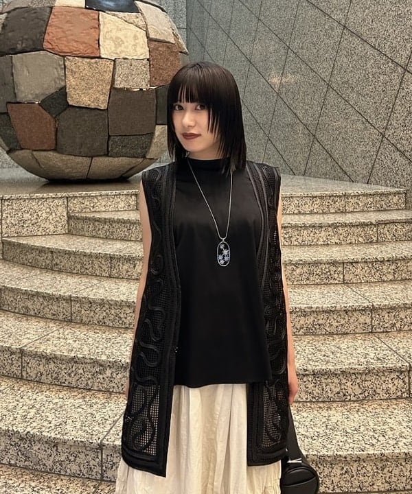 大槻 まひろさんの「BEAMS WOMEN｜RBS / テープ 刺繍 ジレ」を使ったコーディネート
