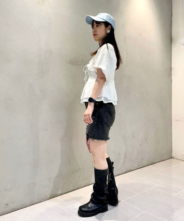 カタヤマ アヤさんの「BEAMS WOMEN｜スエード調 キャップ」を使ったコーディネート