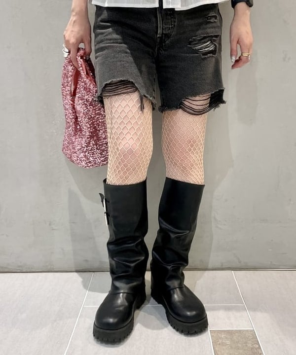 カタヤマ アヤさんの「BEAMS WOMEN｜スエード調 キャップ」を使ったコーディネート