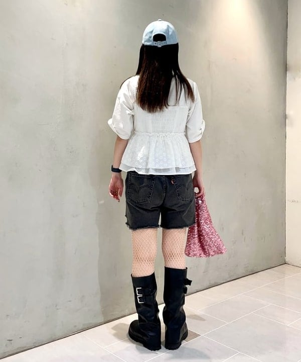 カタヤマ アヤさんの「BEAMS WOMEN｜スエード調 キャップ」を使ったコーディネート