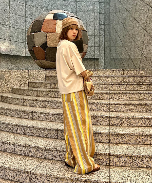 小原 もこさんの「BEAMS WOMEN｜WAREHOUSE & CO. / 別注 ステンシル13 Tシャツ」を使ったコーディネート