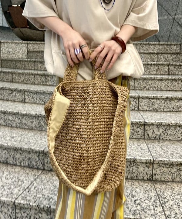 小原 もこさんの「BEAMS WOMEN｜WAREHOUSE & CO. / 別注 ステンシル13 Tシャツ」を使ったコーディネート