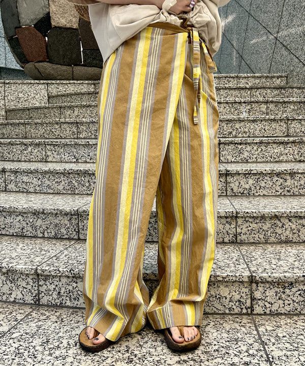 小原 もこさんの「BEAMS WOMEN｜WAREHOUSE & CO. / 別注 ステンシル13 Tシャツ」を使ったコーディネート