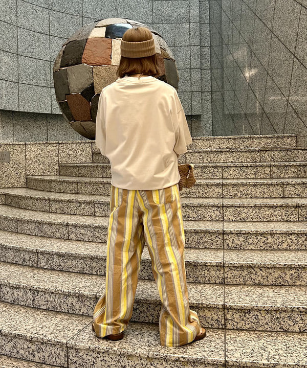 小原 もこさんの「BEAMS WOMEN｜WAREHOUSE & CO. / 別注 ステンシル13 Tシャツ」を使ったコーディネート