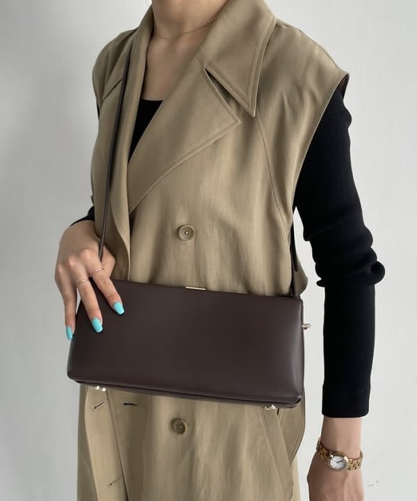 SAKAIさんの「BEAMS WOMEN｜ノースリーブ ロングトレンチ ワンピース」を使ったコーディネート