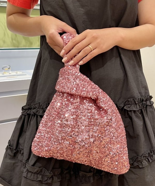 大木さんの「BEAMS WOMEN｜GHOSPELL / Nelle Mini Dress」を使ったコーディネート