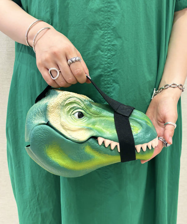 マツモト アカネさんの「BEAMS WOMEN｜SUCK UK / Dinosaur Case」を使ったコーディネート