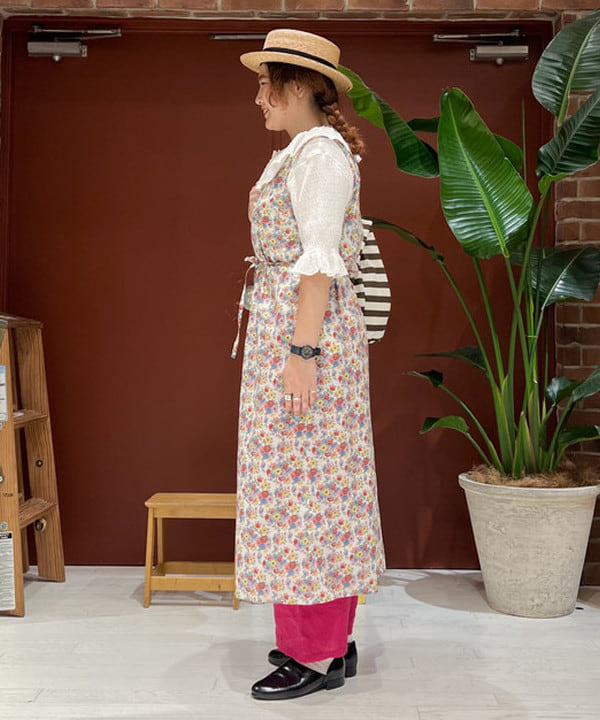 エノモト アミさんの「BEAMS WOMEN｜リバティ ベルト ノースリーブ ワンピース」を使ったコーディネート