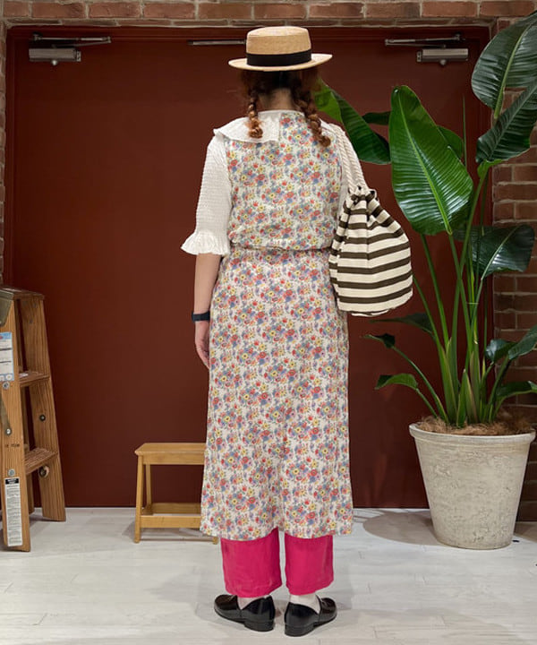 エノモト アミさんの「BEAMS WOMEN｜リバティ ベルト ノースリーブ ワンピース」を使ったコーディネート