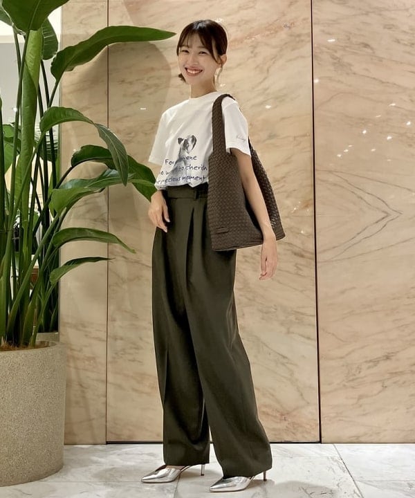 茂野 真楓さんの「BEAMS WOMEN｜NEBULONI E. / アンクルストラップ シルバー サンダル」を使ったコーディネート