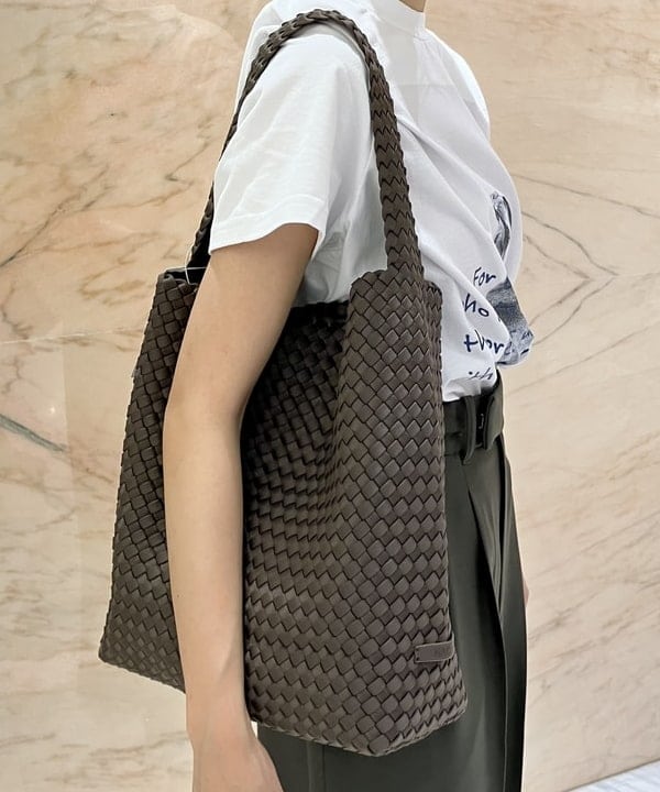 茂野 真楓さんの「BEAMS WOMEN｜NEBULONI E. / アンクルストラップ シルバー サンダル」を使ったコーディネート