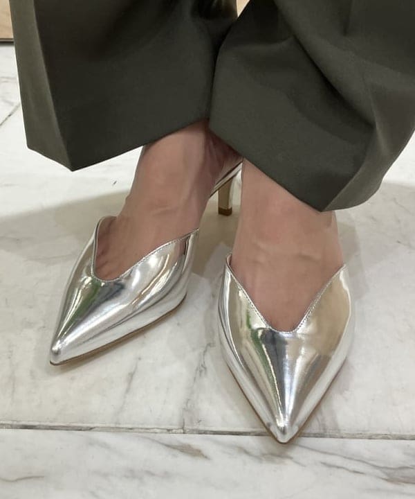 茂野 真楓さんの「BEAMS WOMEN｜NEBULONI E. / アンクルストラップ シルバー サンダル」を使ったコーディネート