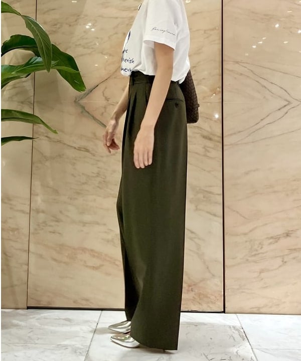 茂野 真楓さんの「BEAMS WOMEN｜NEBULONI E. / アンクルストラップ シルバー サンダル」を使ったコーディネート