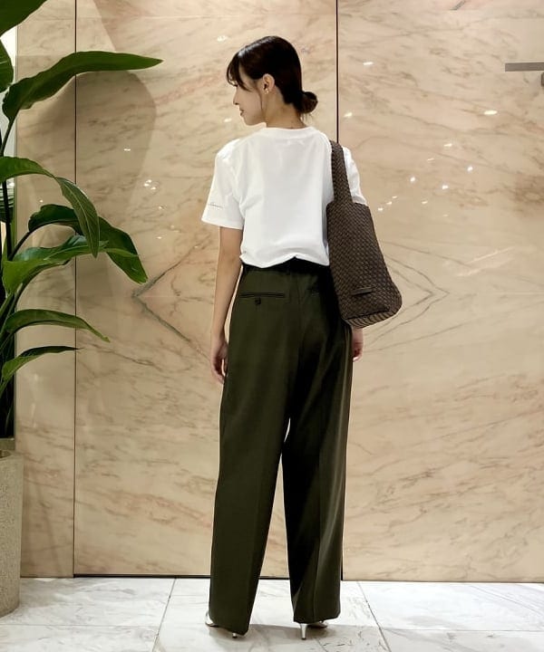 茂野 真楓さんの「BEAMS WOMEN｜NEBULONI E. / アンクルストラップ シルバー サンダル」を使ったコーディネート