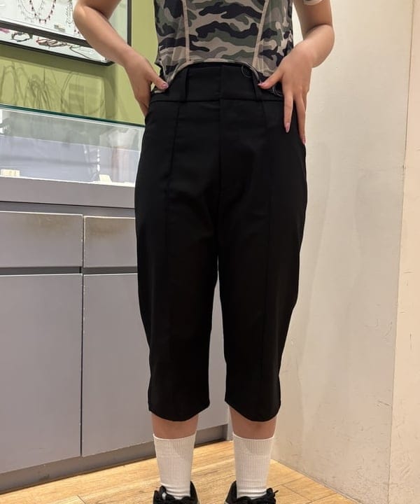 山本 里南さんの「BEAMS WOMEN｜ストレッチ カプリ パンツ」を使ったコーディネート