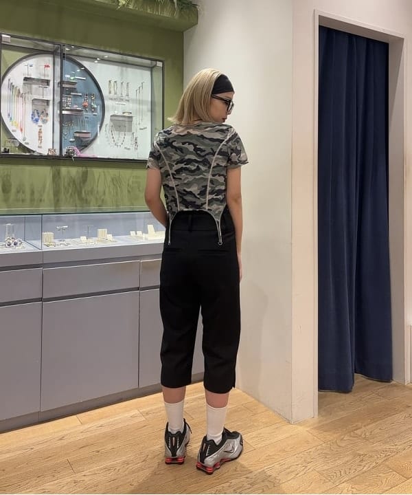 山本 里南さんの「BEAMS WOMEN｜ストレッチ カプリ パンツ」を使ったコーディネート