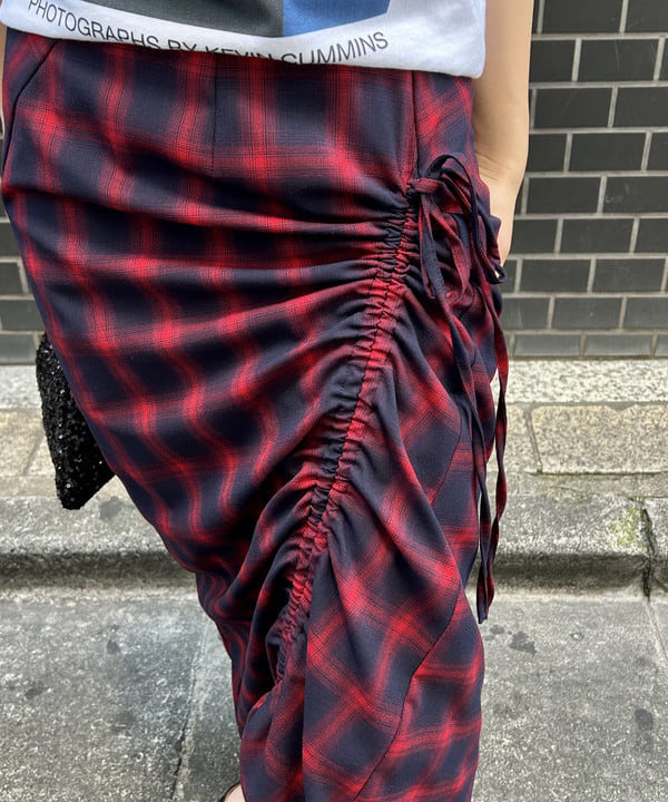 ナカノ アイさんの「BEAMS WOMEN｜チェック シャーリング タイトスカート」を使ったコーディネート