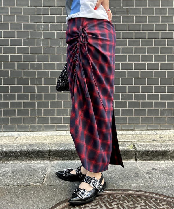 ナカノ アイさんの「BEAMS WOMEN｜チェック シャーリング タイトスカート」を使ったコーディネート