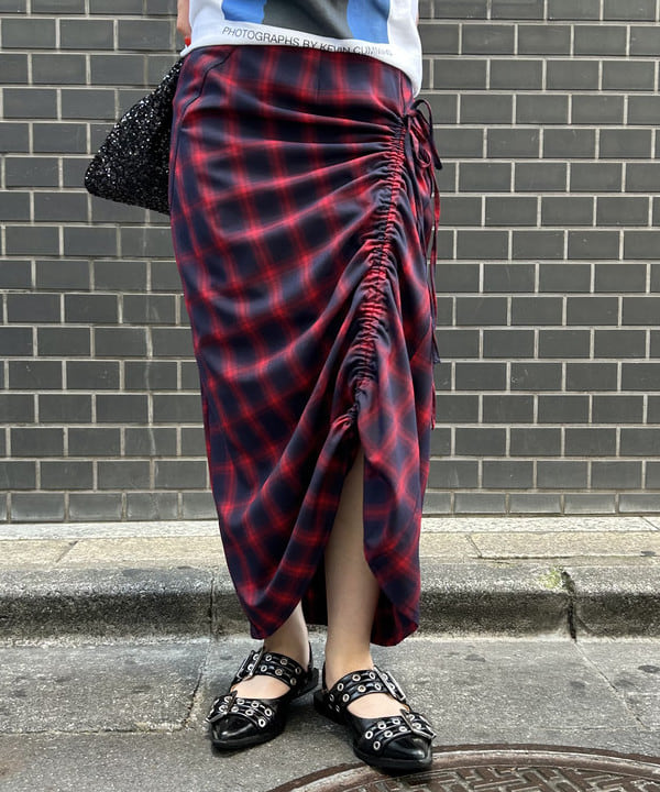 ナカノ アイさんの「BEAMS WOMEN｜チェック シャーリング タイトスカート」を使ったコーディネート