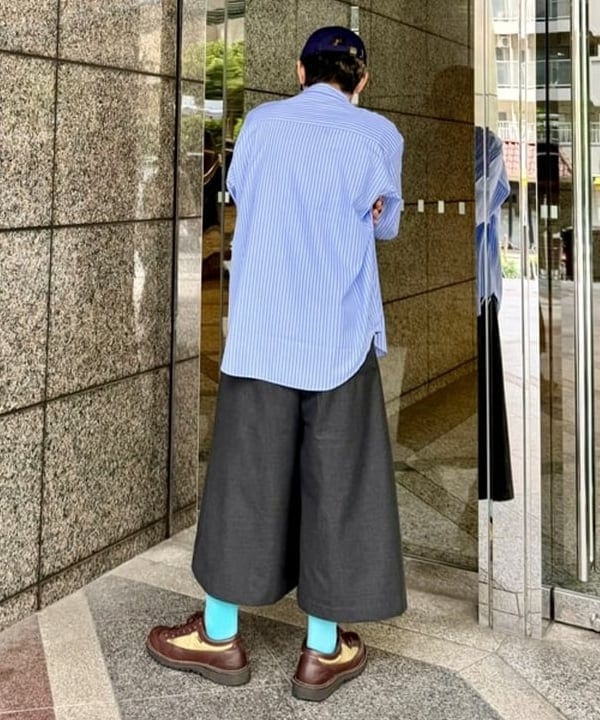 配島 孝明さんの「BEAMS WOMEN｜ストライプ イージー ミニレギュラーカラー シャツ」を使ったコーディネート