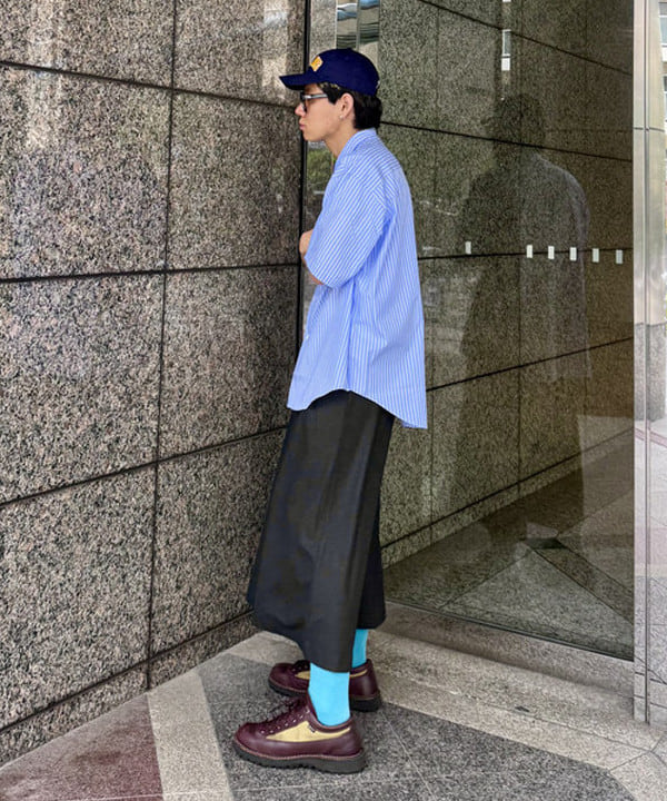 配島 孝明さんの「BEAMS WOMEN｜ストライプ イージー ミニレギュラーカラー シャツ」を使ったコーディネート