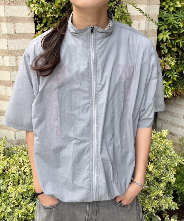 こたろうさんの「BEAMS WOMEN｜撥水 テックシャツ」を使ったコーディネート