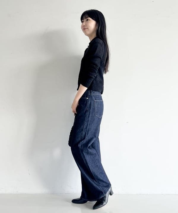 中丸　栞さんの「BEAMS WOMEN｜ISLA DE GAR / サテン クロシェ ハンドバッグ」を使ったコーディネート