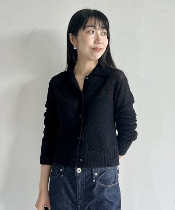 中丸　栞さんの「BEAMS WOMEN｜ISLA DE GAR / サテン クロシェ ハンドバッグ」を使ったコーディネート