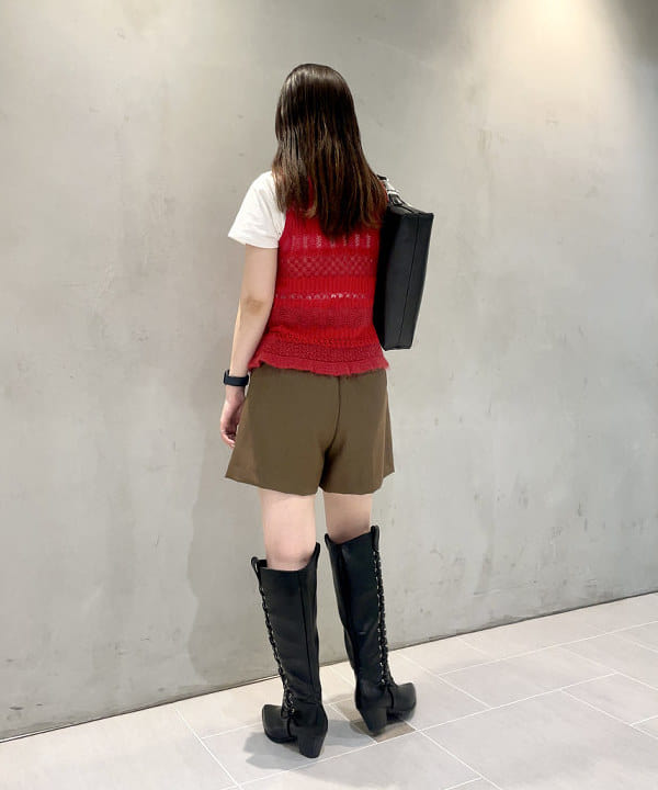 カタヤマ アヤさんの「BEAMS WOMEN｜ボーダー レース編み ベスト」を使ったコーディネート