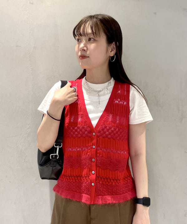 カタヤマ アヤさんの「BEAMS WOMEN｜ボーダー レース編み ベスト」を使ったコーディネート