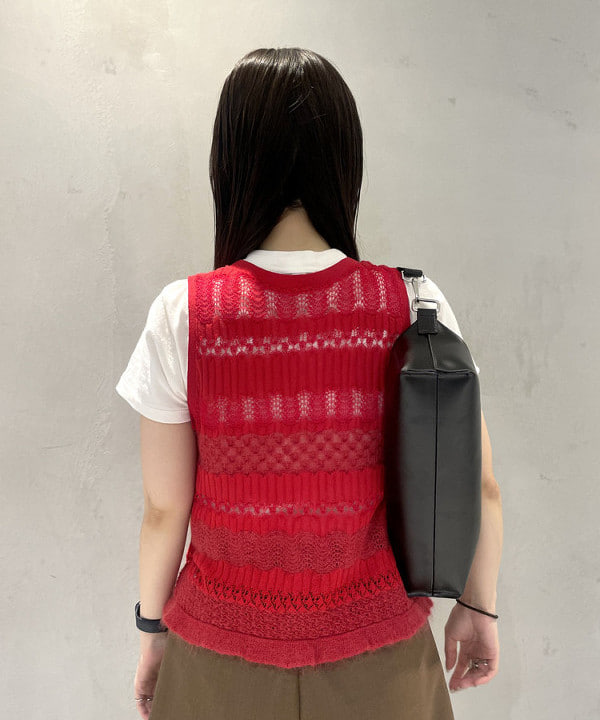 カタヤマ アヤさんの「BEAMS WOMEN｜ボーダー レース編み ベスト」を使ったコーディネート