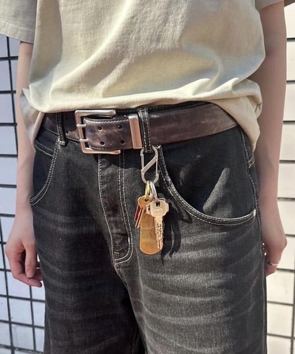 なるみさんの「【別注】UNIVERSAL OVERALL / ピグメントダイ Tシャツ」を使ったコーディネート