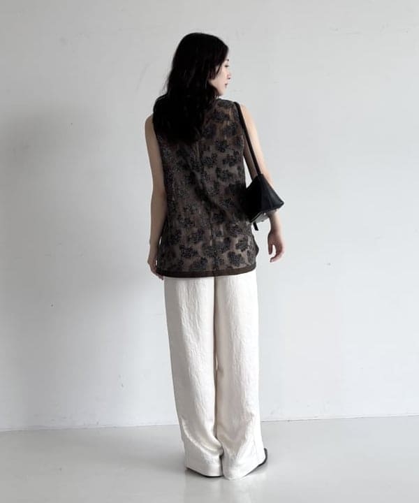 坂本 涼花さんの「BEAMS WOMEN｜アセテート サテン ワイドパンツ」を使ったコーディネート