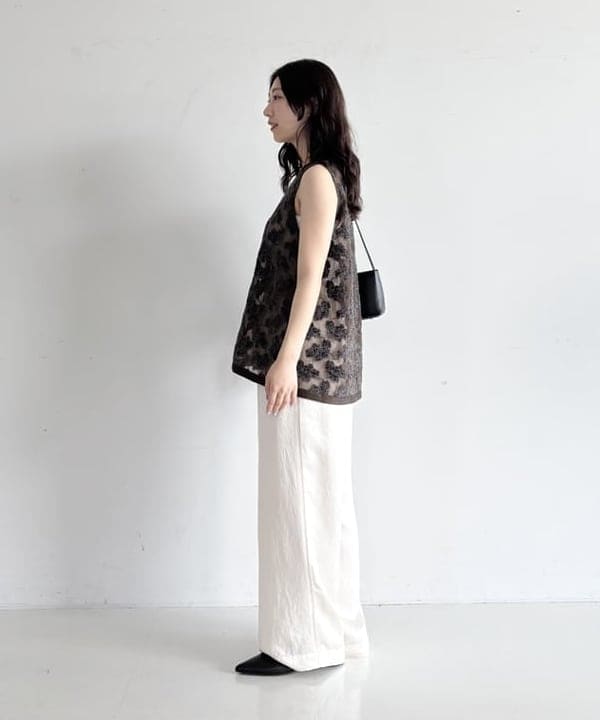 坂本 涼花さんの「BEAMS WOMEN｜アセテート サテン ワイドパンツ」を使ったコーディネート