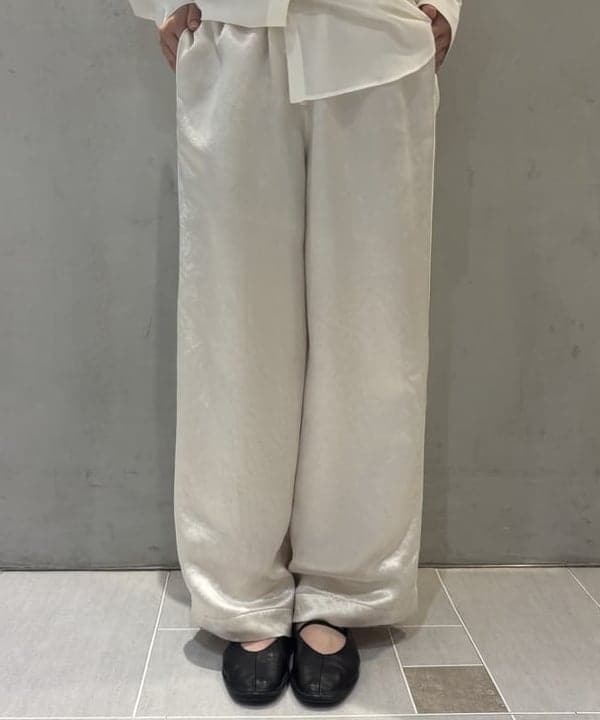 野村 美紅さんの「BEAMS WOMEN｜ポリエステル ウール トロピカル シアー シャツ」を使ったコーディネート