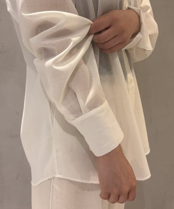 野村 美紅さんの「BEAMS WOMEN｜ポリエステル ウール トロピカル シアー シャツ」を使ったコーディネート