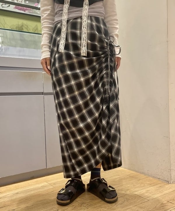 キホさんの「BEAMS WOMEN｜チェック シャーリング タイトスカート」を使ったコーディネート