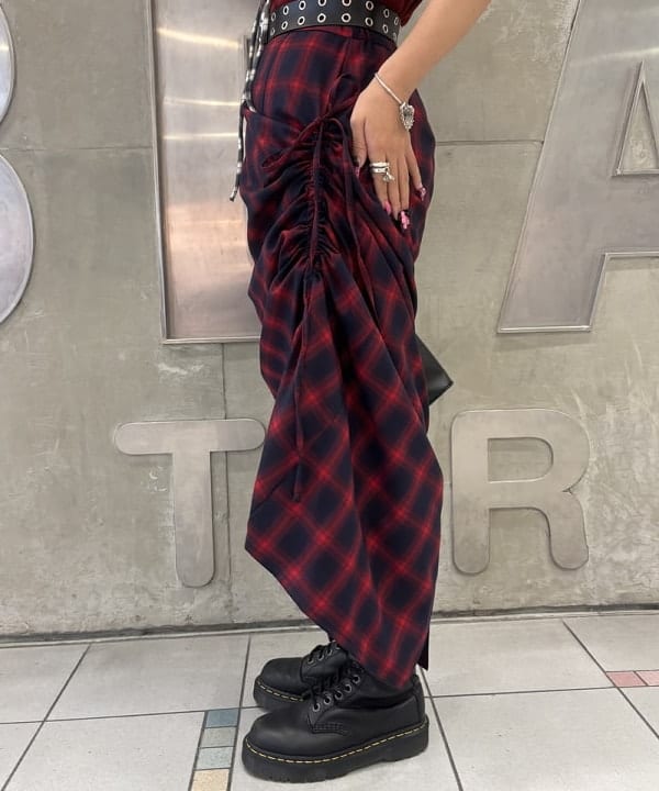 もえのさんの「BEAMS WOMEN｜チェック シャーリング タイトスカート」を使ったコーディネート