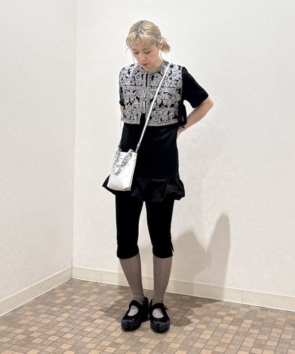 YABUさんの「BEAMS WOMEN｜GIANNI CHIARINI / CAMILLA メタリック レザートートバッグ」を使ったコーディネート