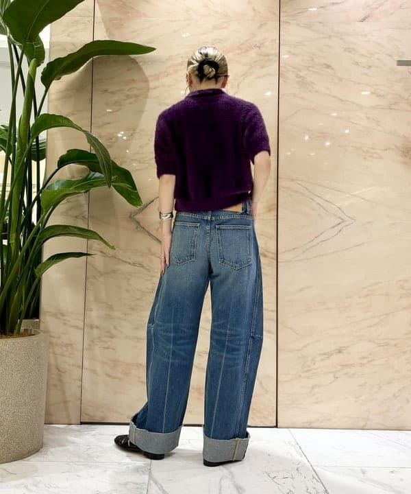 AONO SHIKAMAさんの「BEAMS WOMEN｜B SIDES / RELAXED CUFFED LASSO デニムパンツ」を使ったコーディネート